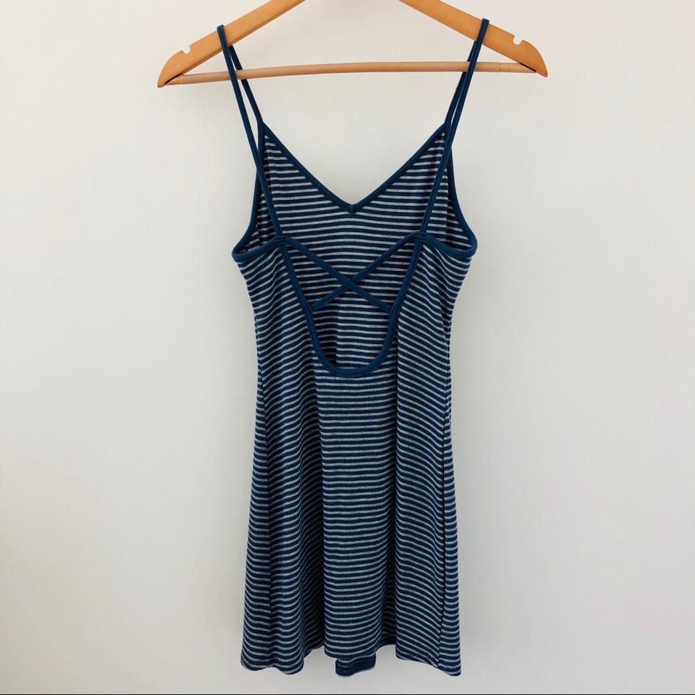 🌺2/$18 NWOT BDG dress w/ open back detail